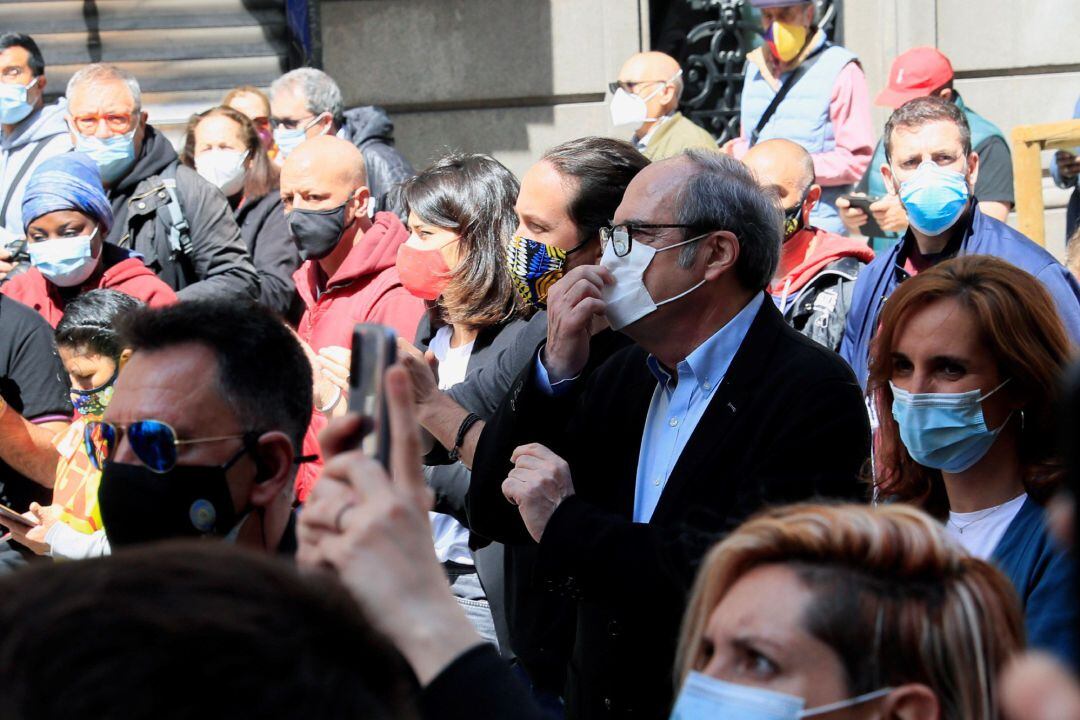 De izq. a der., el candidato a la Presidencia de Comunidad de Madrid de Unidas Podemos, Pablo Iglesias, del PSOE, Ángel Gabilondo, y de Más Madrid, Mónica García, durante la manifestación del Primero de Mayo