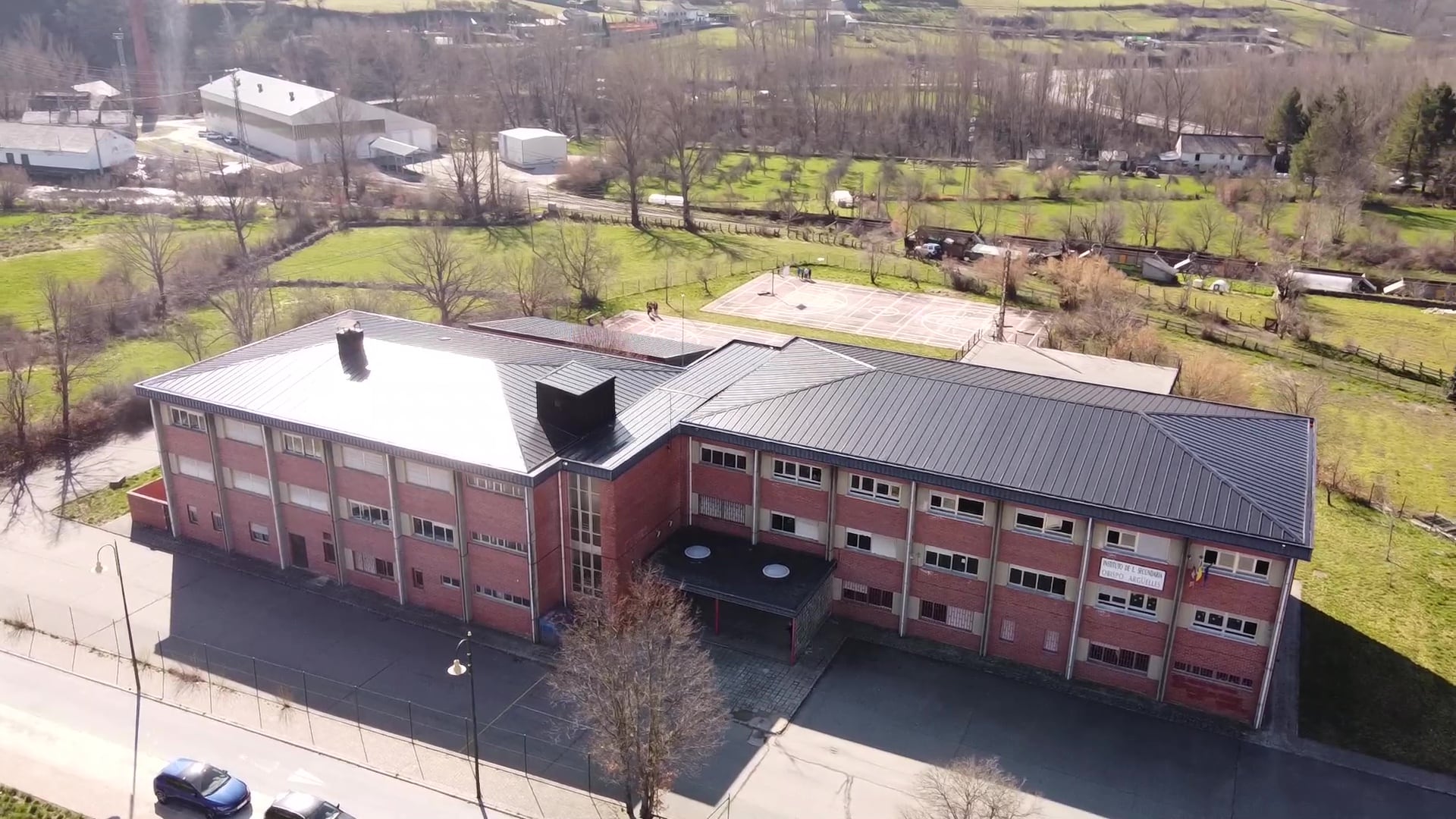 Imagen aérea del instituto Obispo Argüelles de Villablino