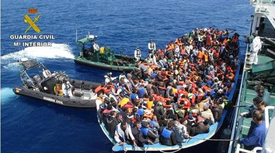 La Guardia Civil junto a la Border Force británica rescata a 589 inmigrantes en aguas italianas.