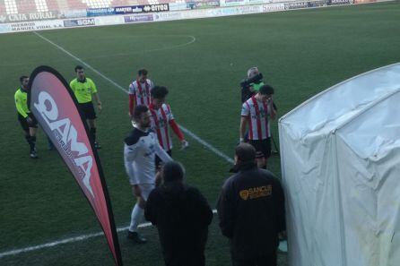 Los jugadores del Zamora CF se retiran cariacontecidos