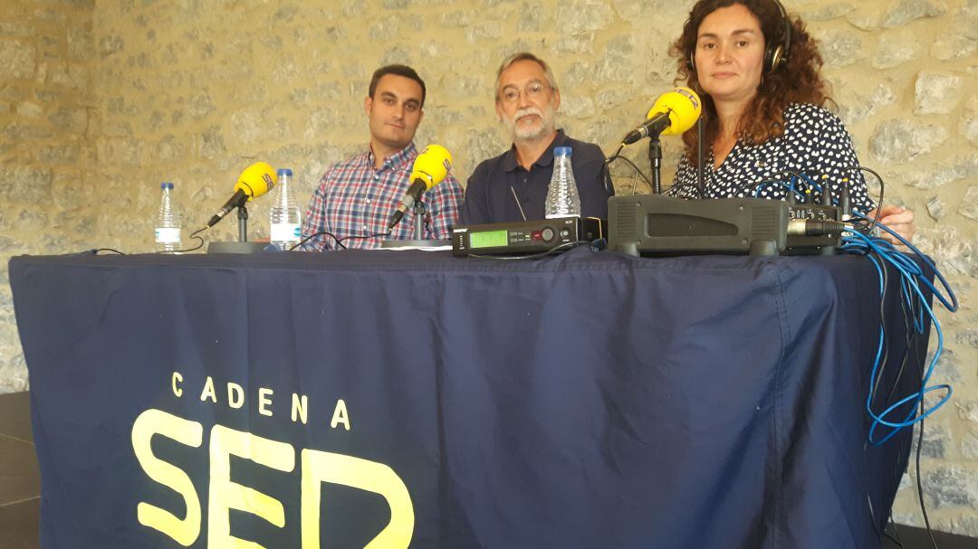 Joaquín Arco, alcalde de Ribamontán al Monte; Roberto Ontañon, director de La Garma y María Gutiérrez.