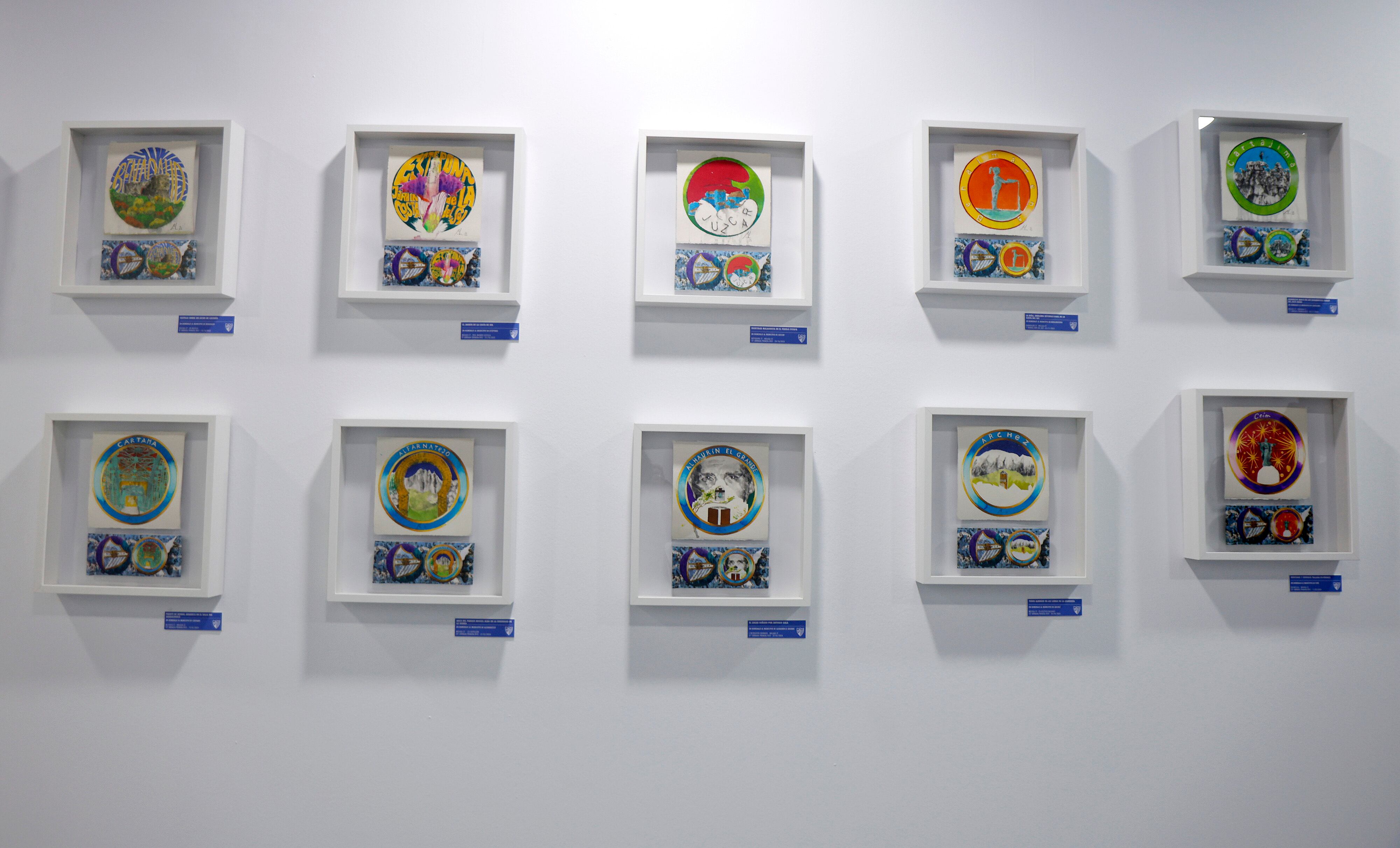 El Málaga inaugura una exposición en el museo del estadio de La Rosaleda de los brazaletes dedicados a los municipios malagueños