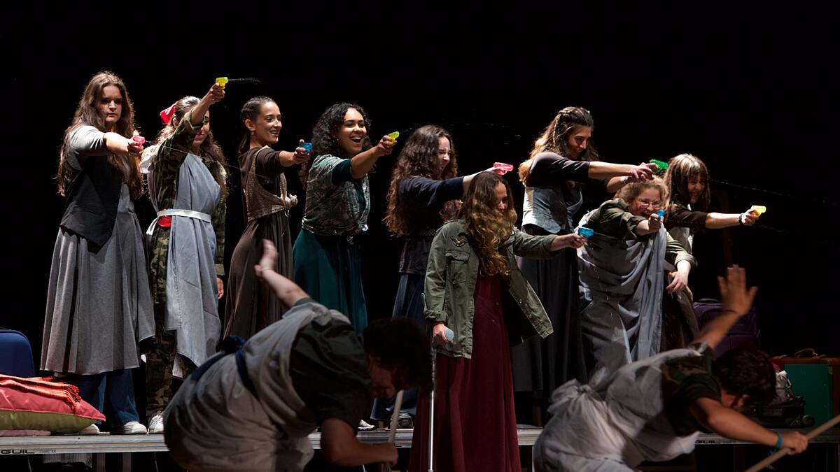 “Lisístrata. Occupy Acropolis” y “La història del comunisme contada per a malalts mentals”, en Hoy por Hoy Alicante