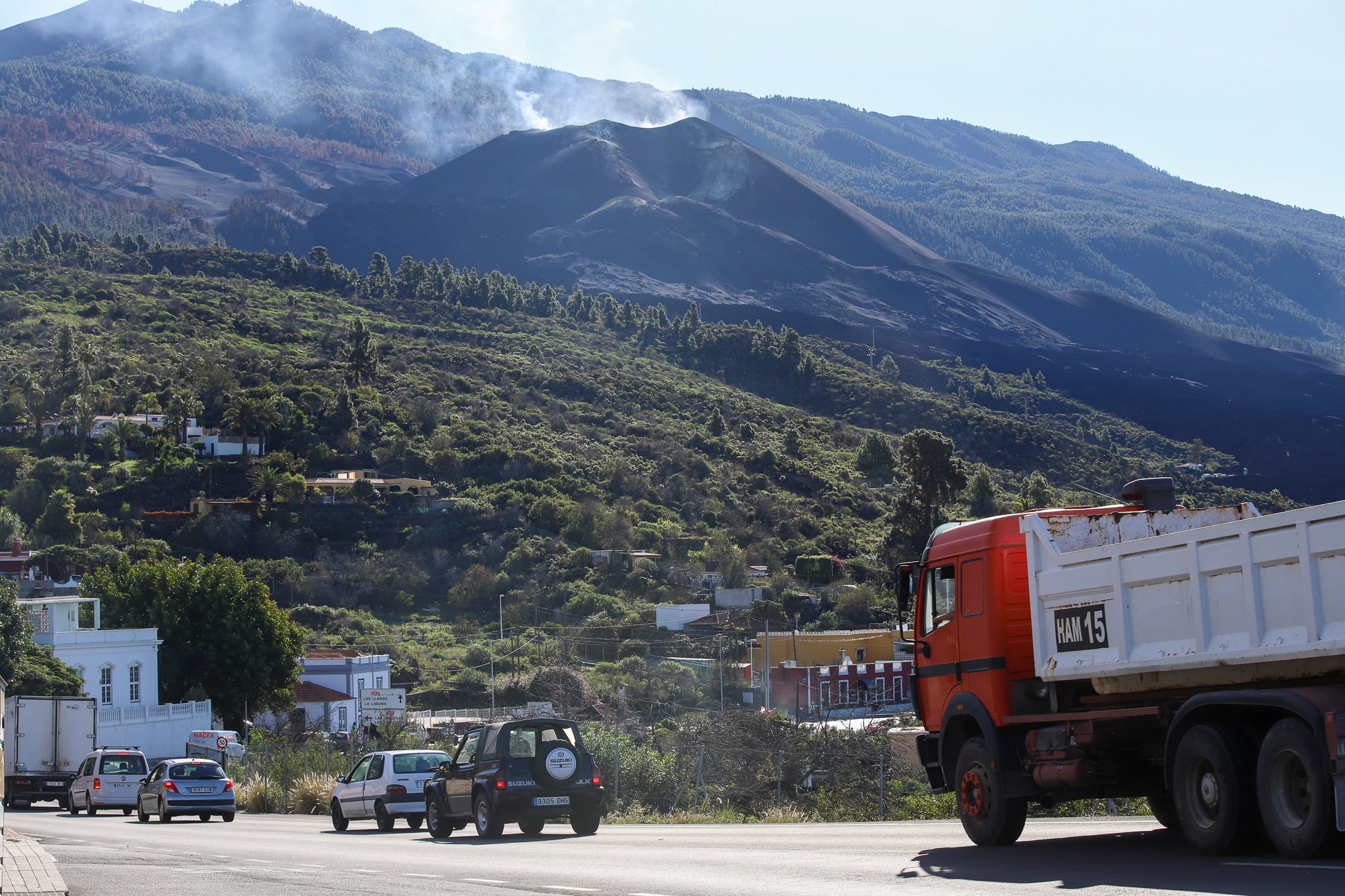 Vista del volcán Tajogaite este martes, día en el que se cumple un año desde el fin de la actividad de la erupción volcánica, el 13 de diciembre de 2021. EFE / Luis G Morera