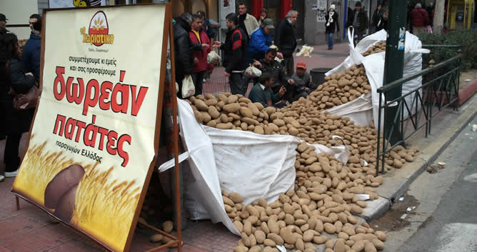 La venta de patatas sin intermediarios, una idea solidaria para enfrentar la crisis