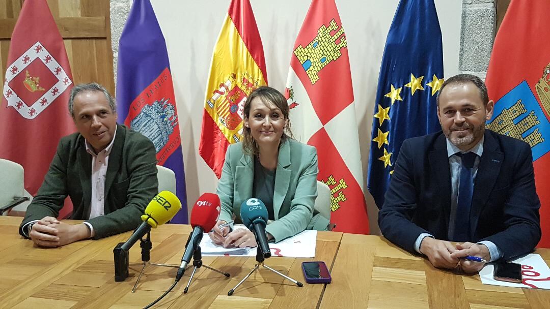 Ángela García ha comparecido junto a los concejales Juan Carlos Corbacho y Héctor Sánchez