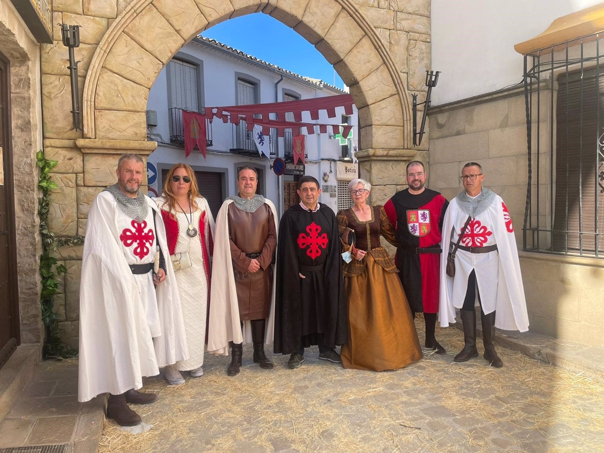 El presidente de la Diputación de Jaén asiste caracterizado a las VIII Fiestas del Medievo de Sabiote.