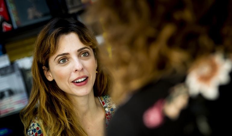 Leticia Dolera durante la feria del libro.