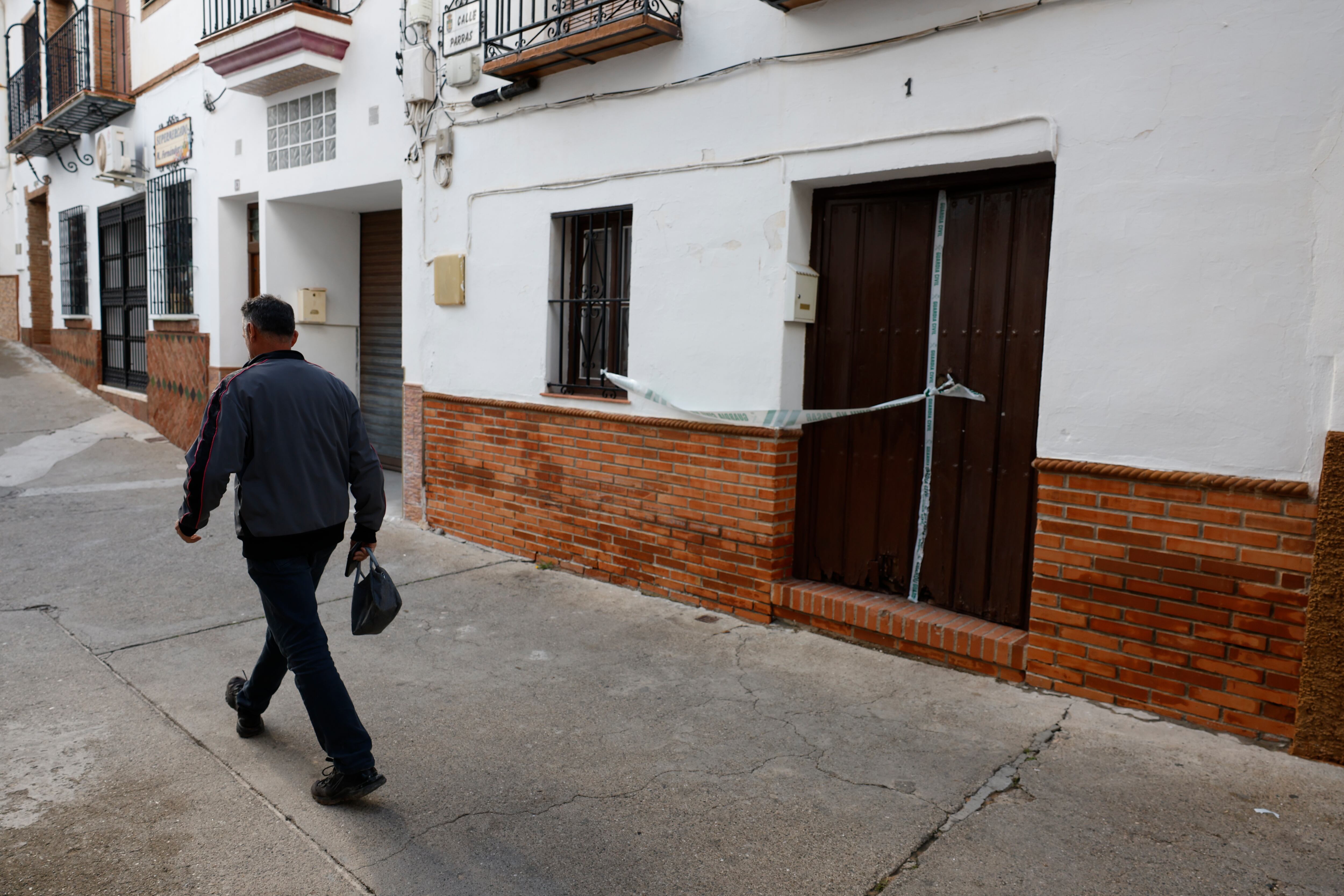 ALMOGÍA (MÁLAGA), 11/03/2025.- Fachada de la casa de un anciano de 83 años