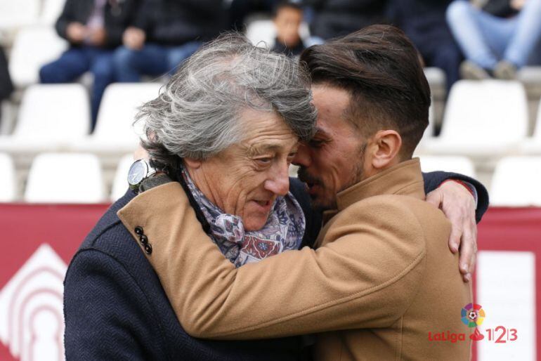 Martín Monreal y De la Barrera se saludaron efusivamente antes del partido