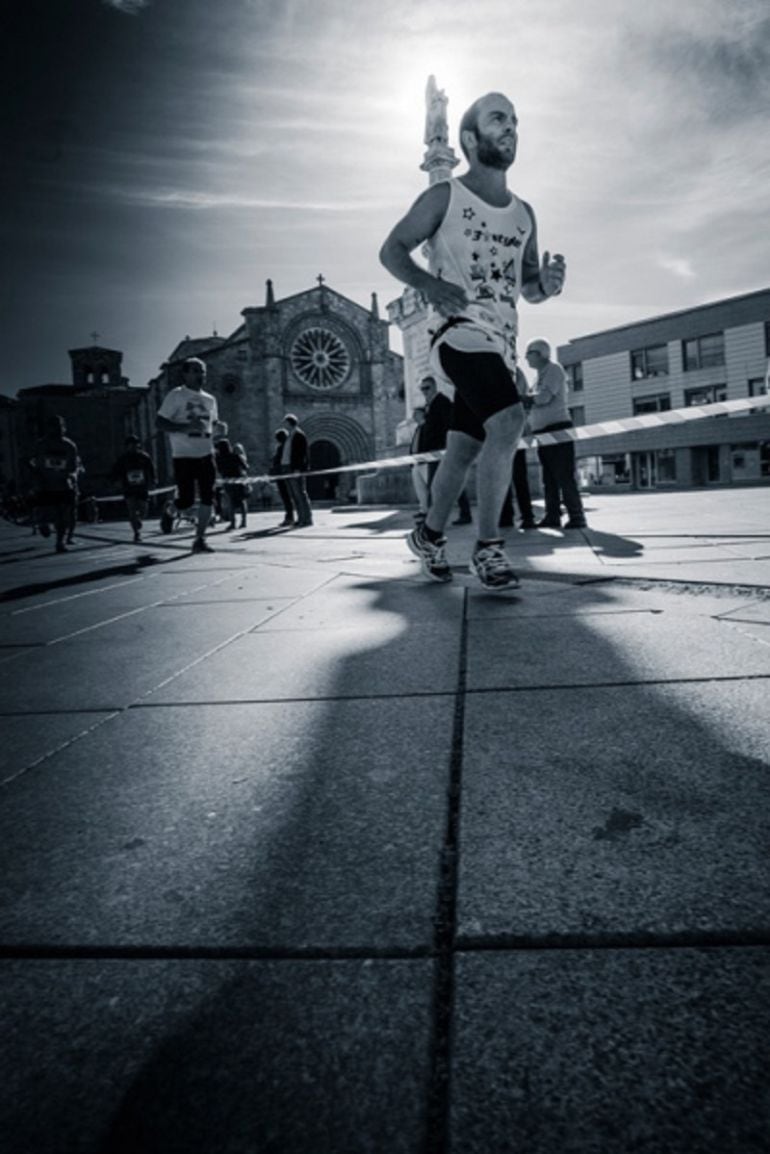 Una de las instantáneas premiadas en ediciones anteriores, en el Concurso Fotográfico de la 'Media Maratón Ávila Monumental'