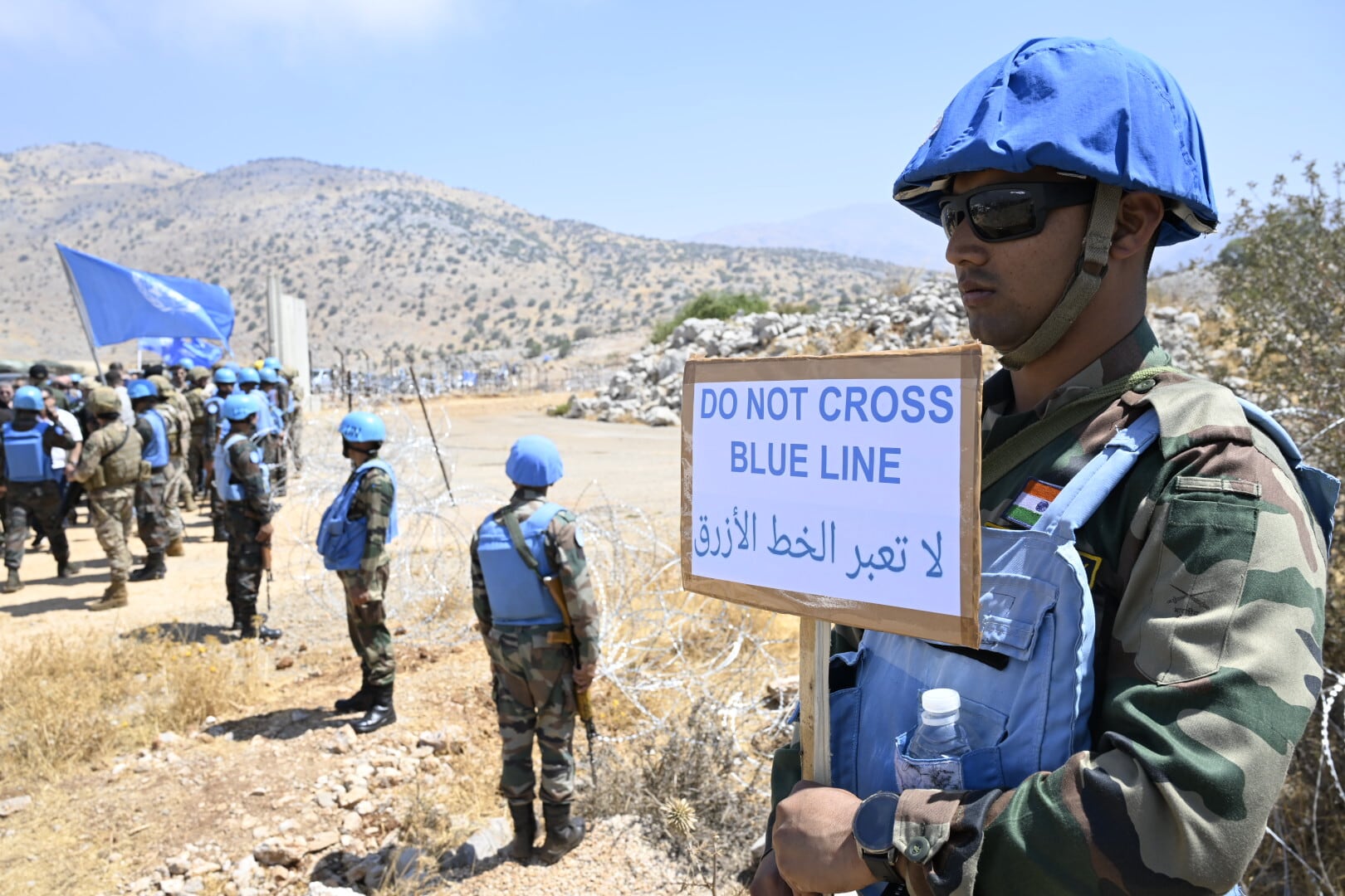 Soldados de las fuerzas de la ONU en Líbano (UNIFIL) vigilan en la frontera con Israel, conocida como &quot;Línea Azul&quot;