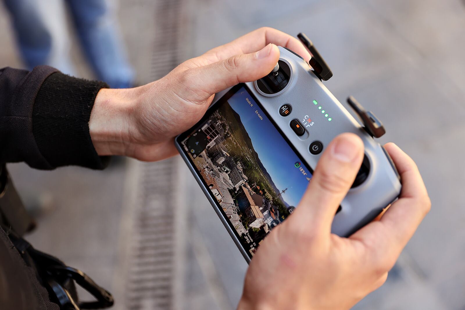 Cinco agentes de la Policía Local han recibido la formación específica y obligatoria para operar y volar esta aeronave