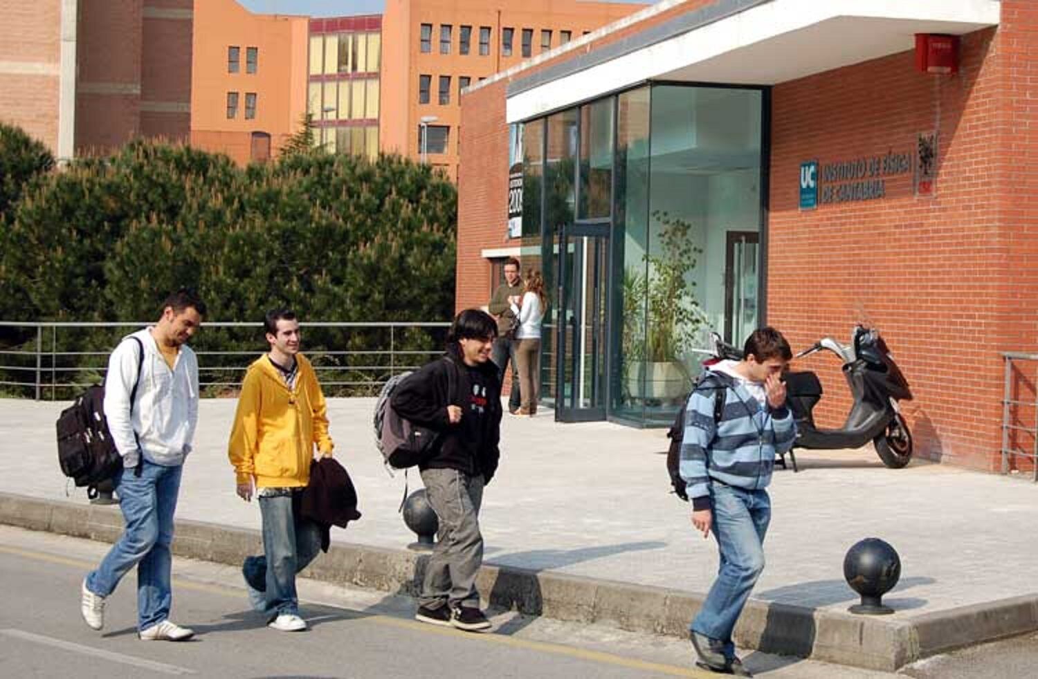 Estudiantes en la Universidad de Física de Cantabria.