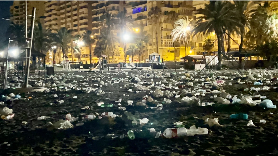 Así amanecen las playas de Málaga tras la noche de San Juan