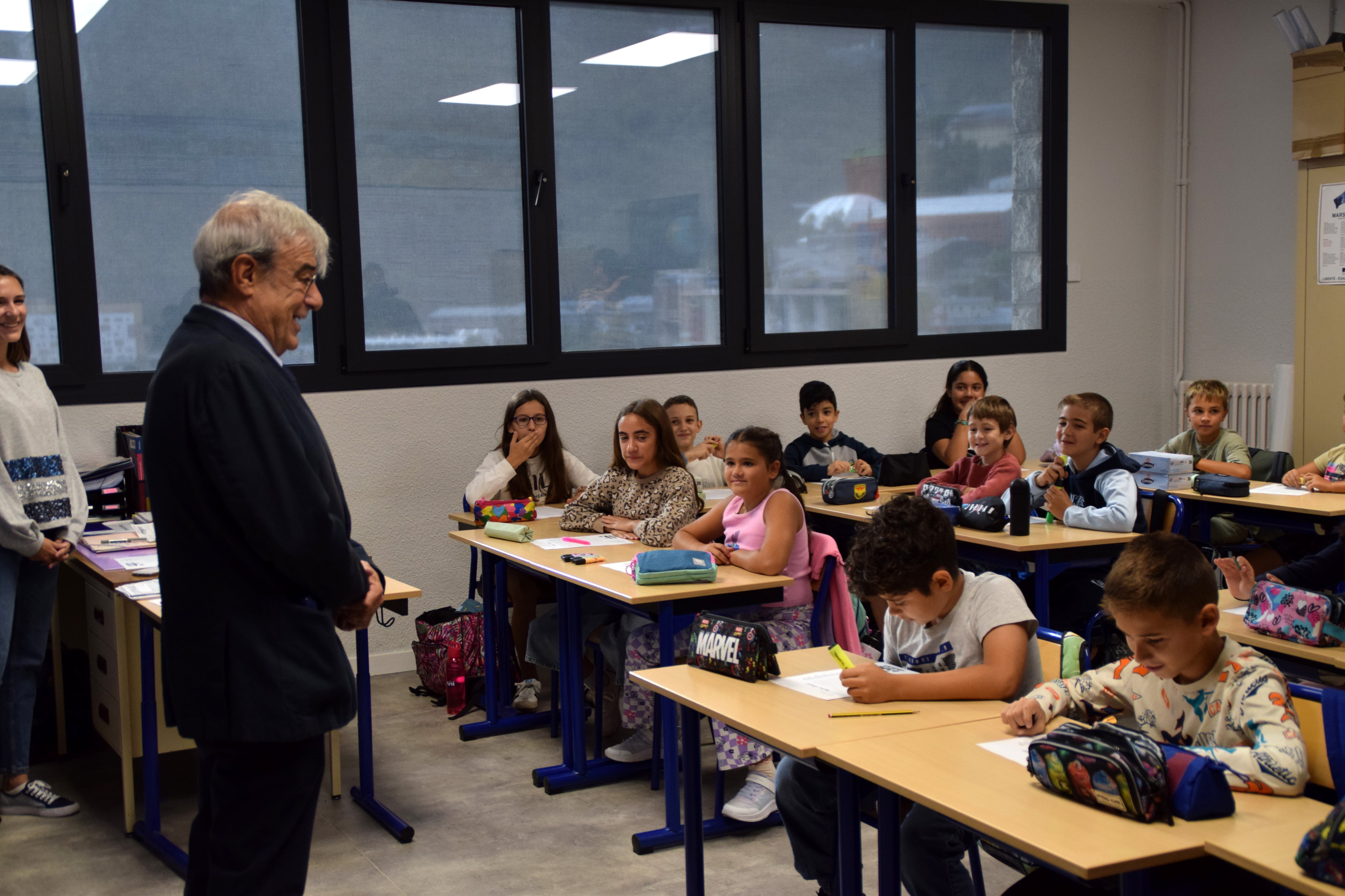El ministre d&#039;Educació, Ladislau Baró, visita l&#039;escola francesa de Ciutat de Valls en l&#039;inici del nou curs 2025-26.
