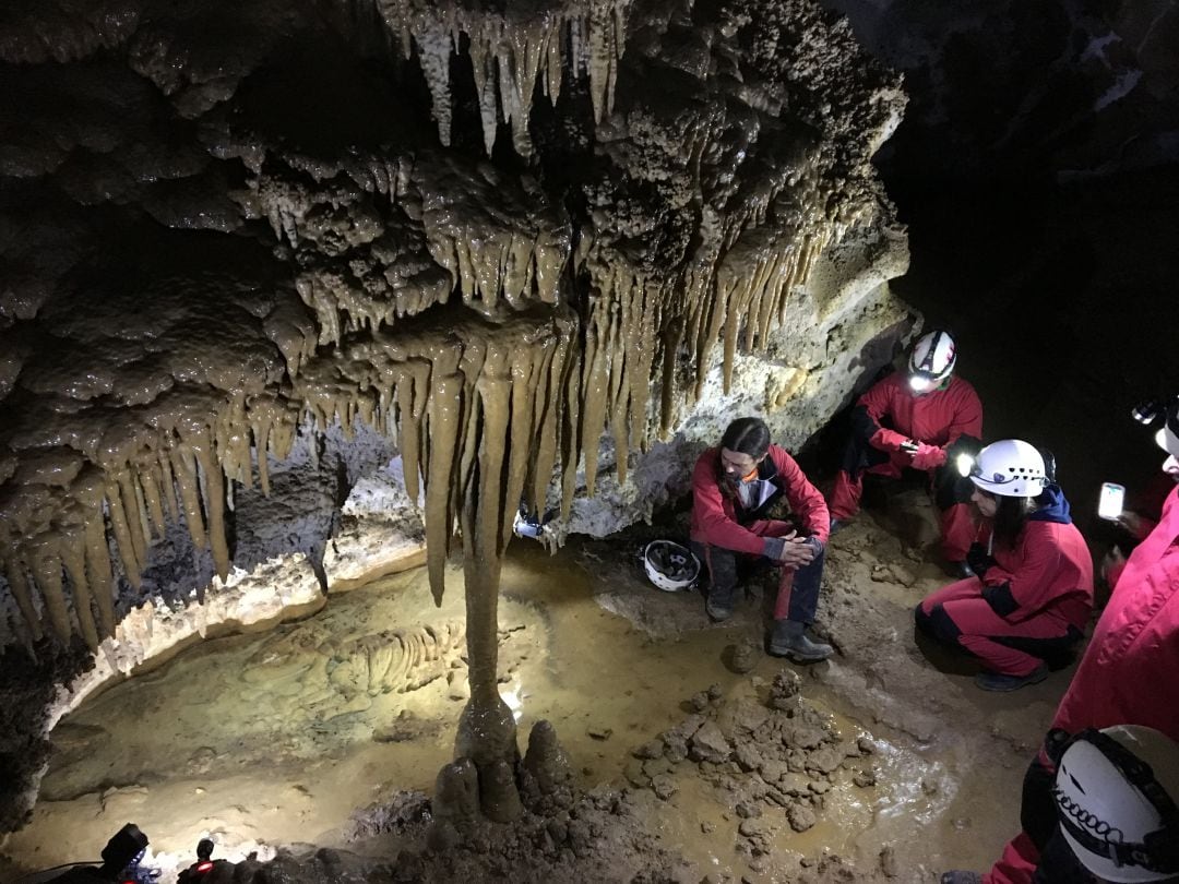 Aspecto de la cueva de La Peruyal, en Onís