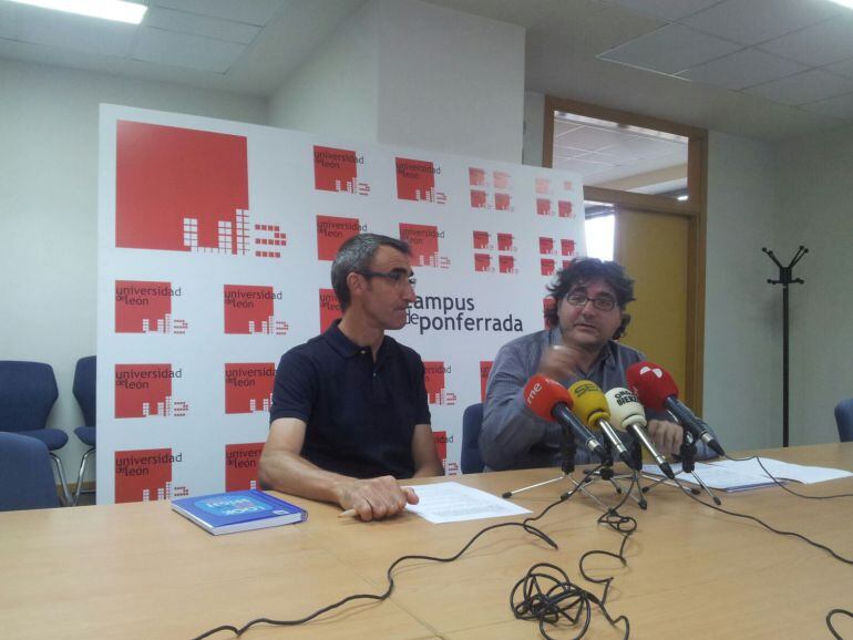 Jose Ramón Rodríguez (derecha), vicerrector del Campus de Ponferrada y Manuel Cuenya, coordinador del programa para el Campus de Ponferrada.