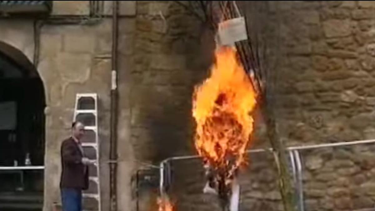 Txus Torre nos explica la tradición de la quema del Judas en Salinas de Añana