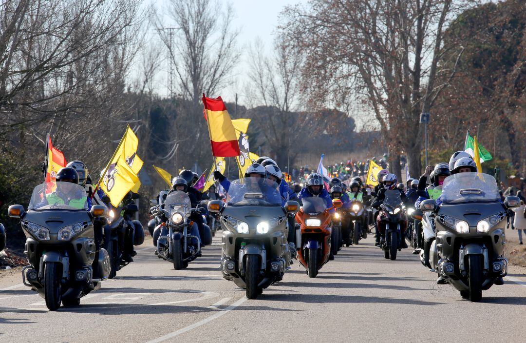 Desfile de banderas en la concentración Pînguinos