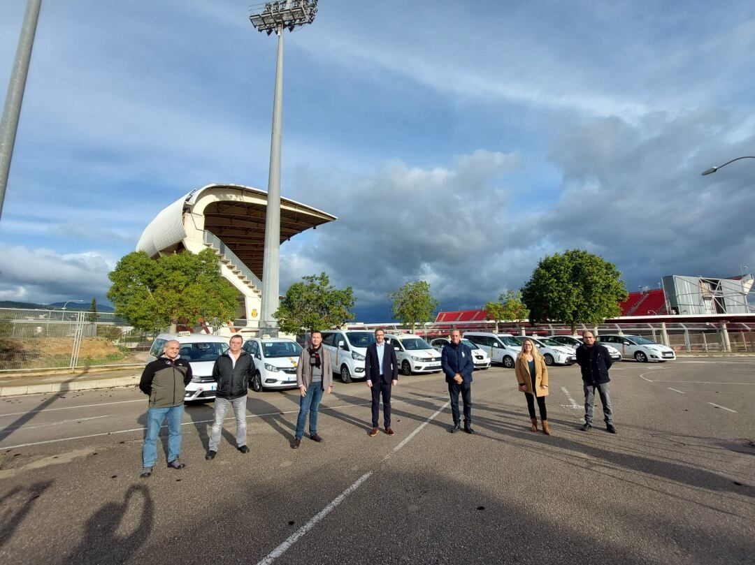 El alcalde y el gremio de taxistas esta mañana en una rueda de prensa en Son Moix