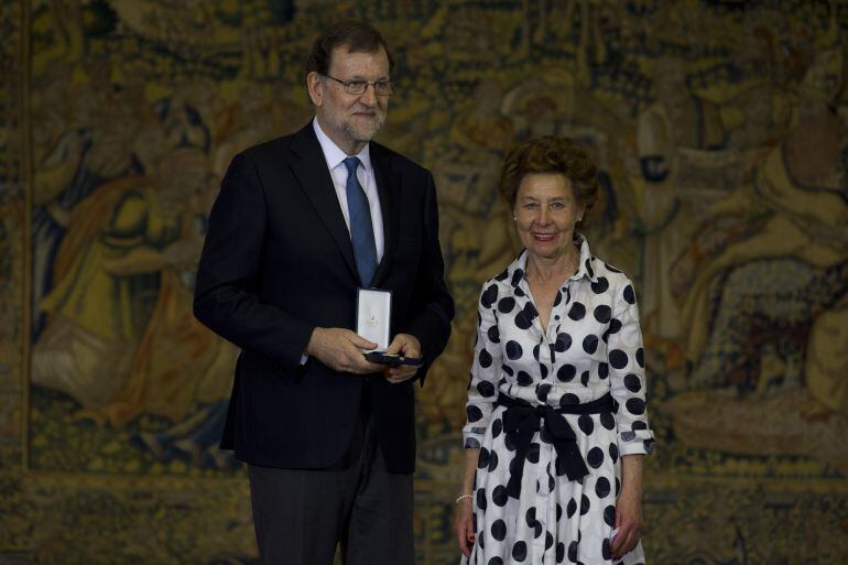 La Presidenta de Galletas Gullón ha recibido la medalla de manos del Presidente del Gobierno en funciones