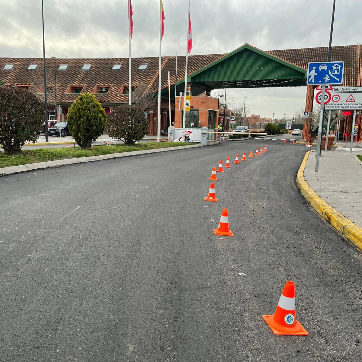 Los propietarios de Club de Campo critican la retirada de las barreras de seguridad de entrada a la urbanización