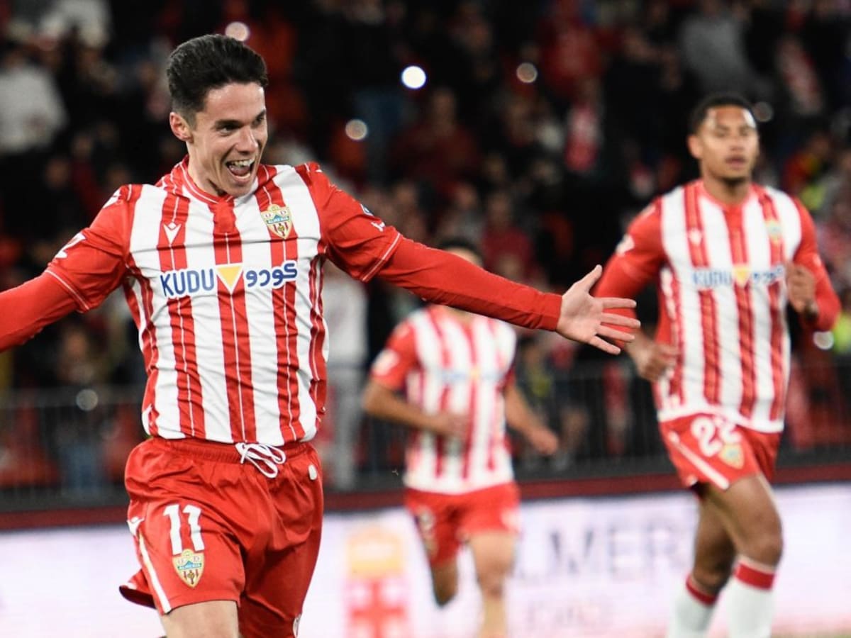 El Almería destroza al Sanse (5-1), entra en ascenso y quiere el trono de Segunda