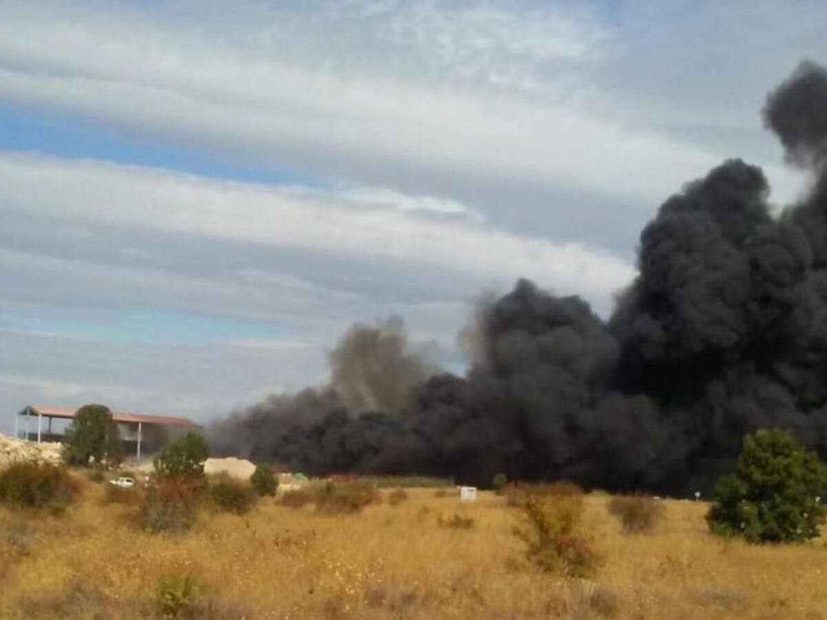 Un incendio arrasa una planta de reciclado en Antimio