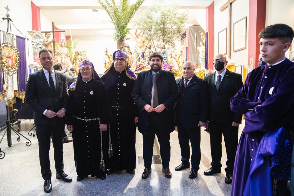 El presidente del Gobierno regional, Fernando López Miras, y el consejero de Presidencia, Turismo, Cultura, Juventud, Deportes y Portavocía, Marcos Ortuño, asistieron el pasado año al Auto del Prendimiento del Martes Santo de Cieza.