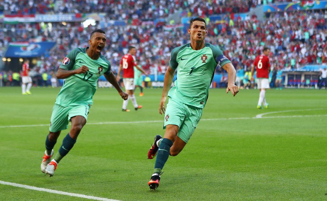 Nani y Cristiano Ronaldo, en la Eurocopa de 2016.