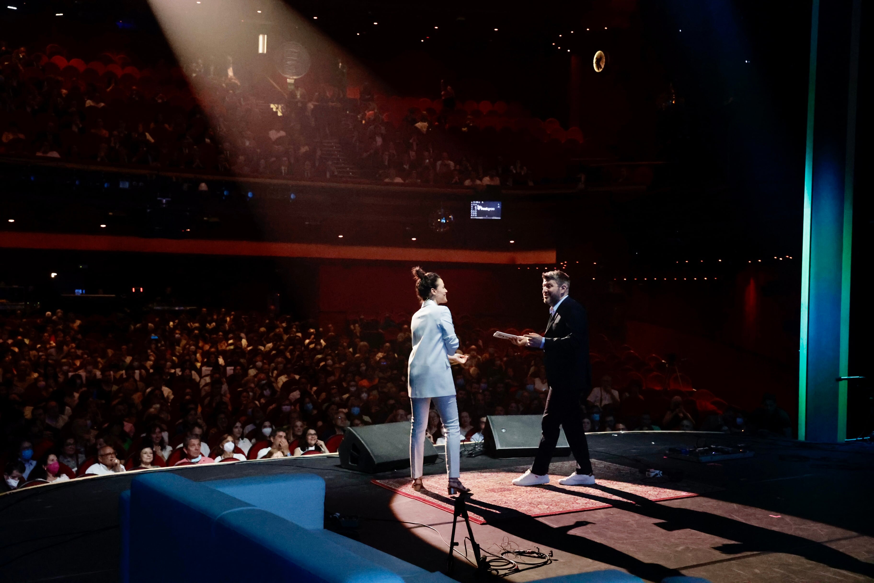 Aimar Bretos y Sheila Blanco en el especial de &#039;Hora 25&#039; desde el Teatro Coliseum de Madrid