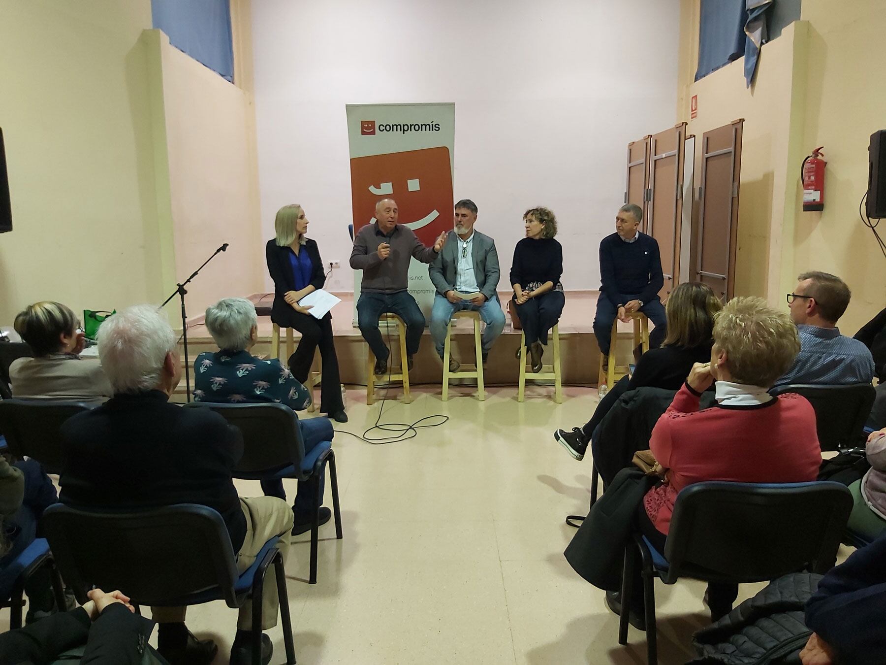 Un instant de la intervenció de Joan Baldoví durant l'acte de presentació de Vicent Molina