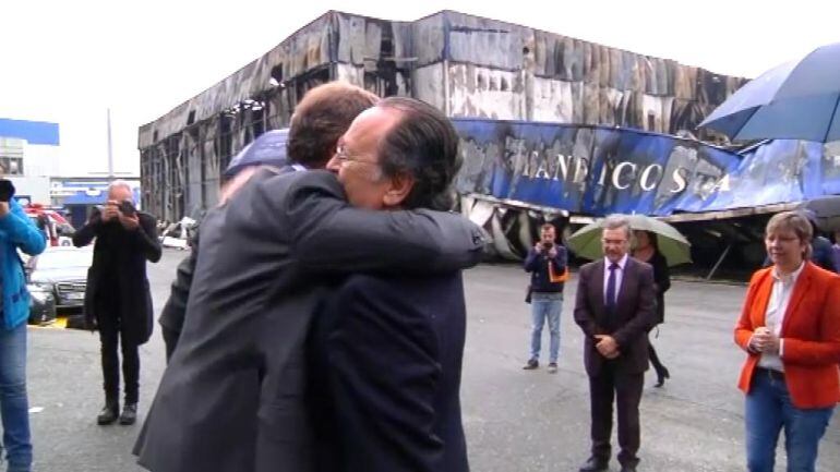 El presidente de la Xunta, Alberto Núñez Feijóo, visita las instalaciones arrasadas por el fuego de Fandicosta