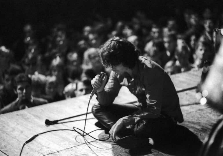 Jim Morrison durante una actuación en 1968