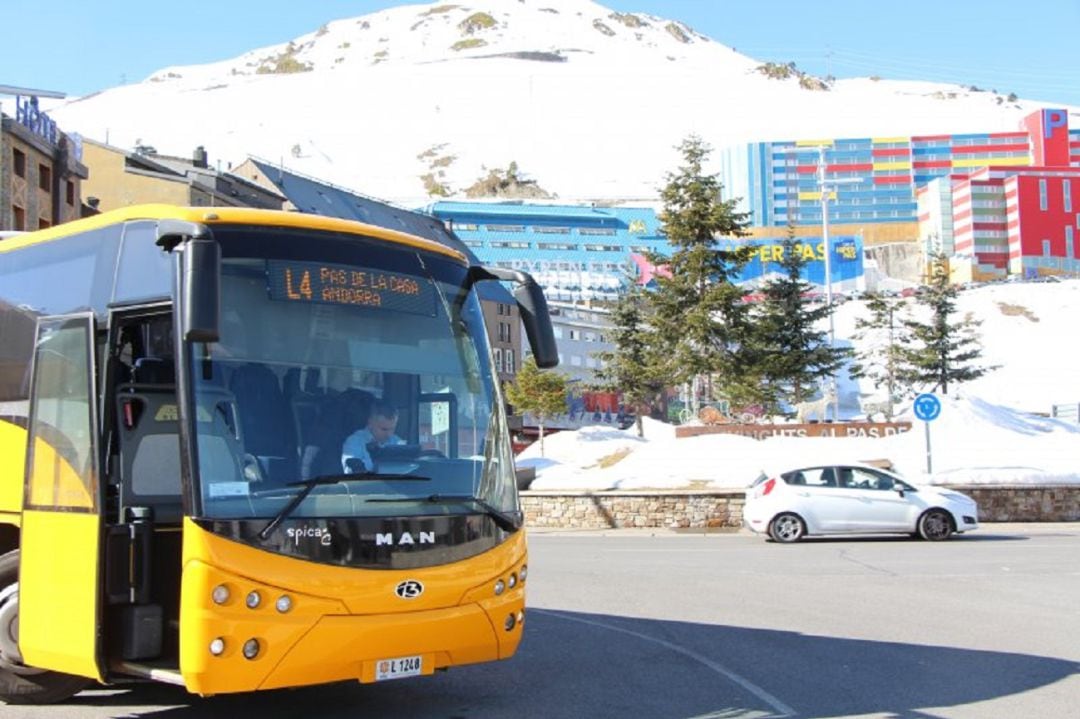 Un autobús que cobreix la línia entre el Pas de la Casa i Andorra la Vella.