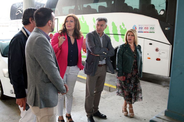 La alcaldesa Mamen Sánchez y Federico Fernández, delegado territorial de Fomento visitan la estación de autobuses de Jerez
