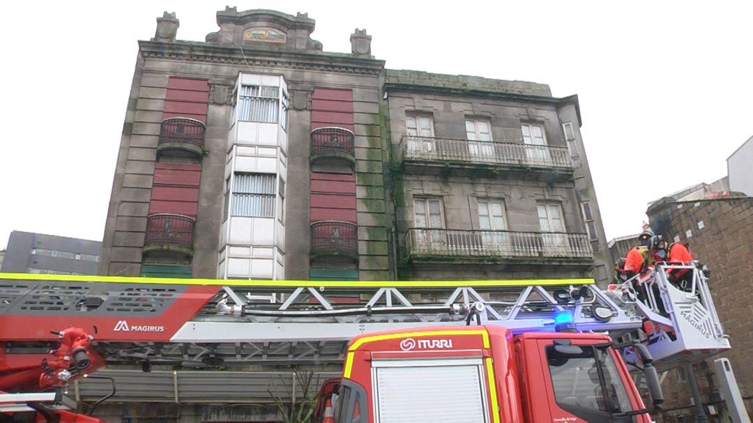 El edificio, situado entre las calles Areal y República Argentina 