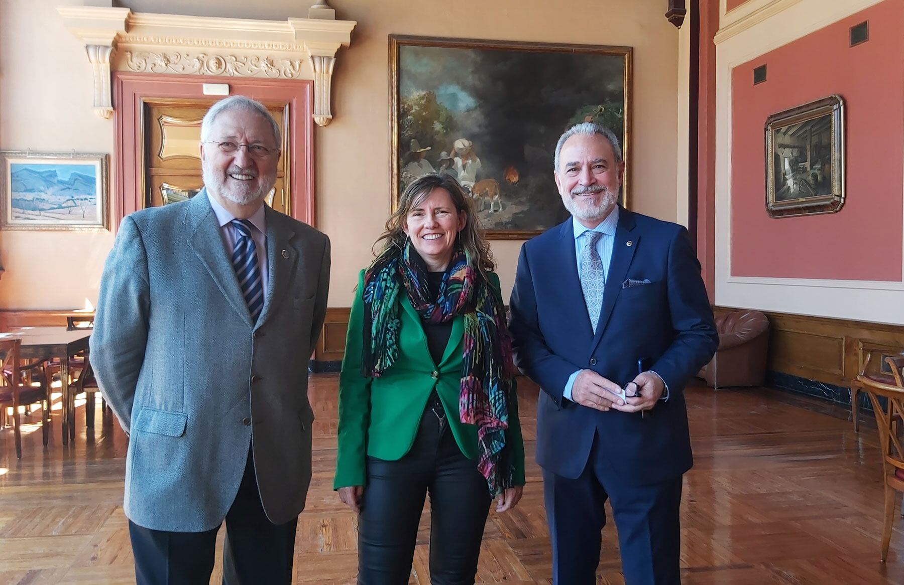 Enrique Masià, Yolanda Atiénzar e Indalecio Carbonell, en el Salón Largo del Círculo Industrial