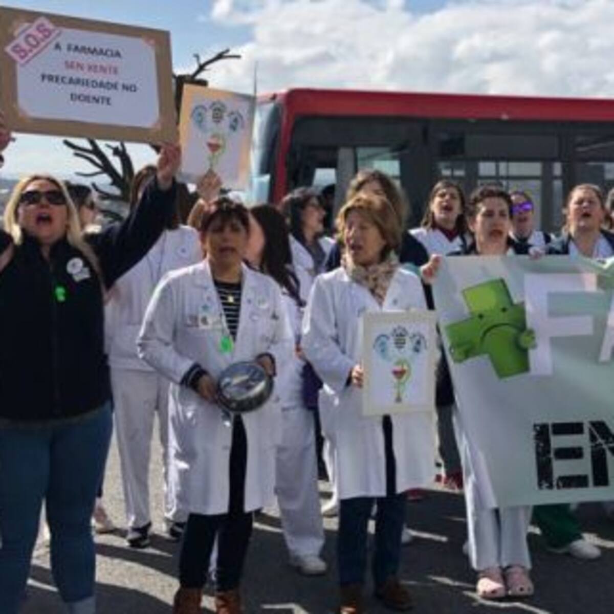 Siguen las protestas de los trabajadores de Farmacia del CHUAC