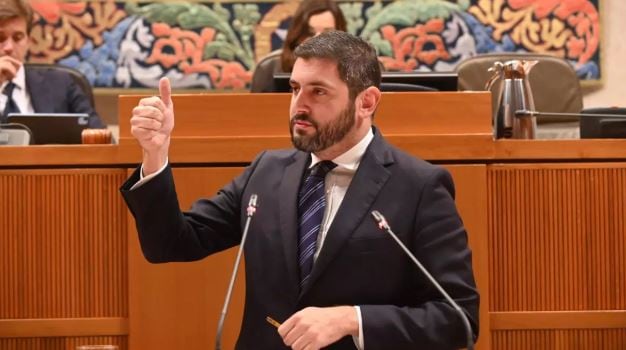Alejandro Nolasco, portavoz de Vox, durante su discurso en el Debate sobre el Estado de Aragón