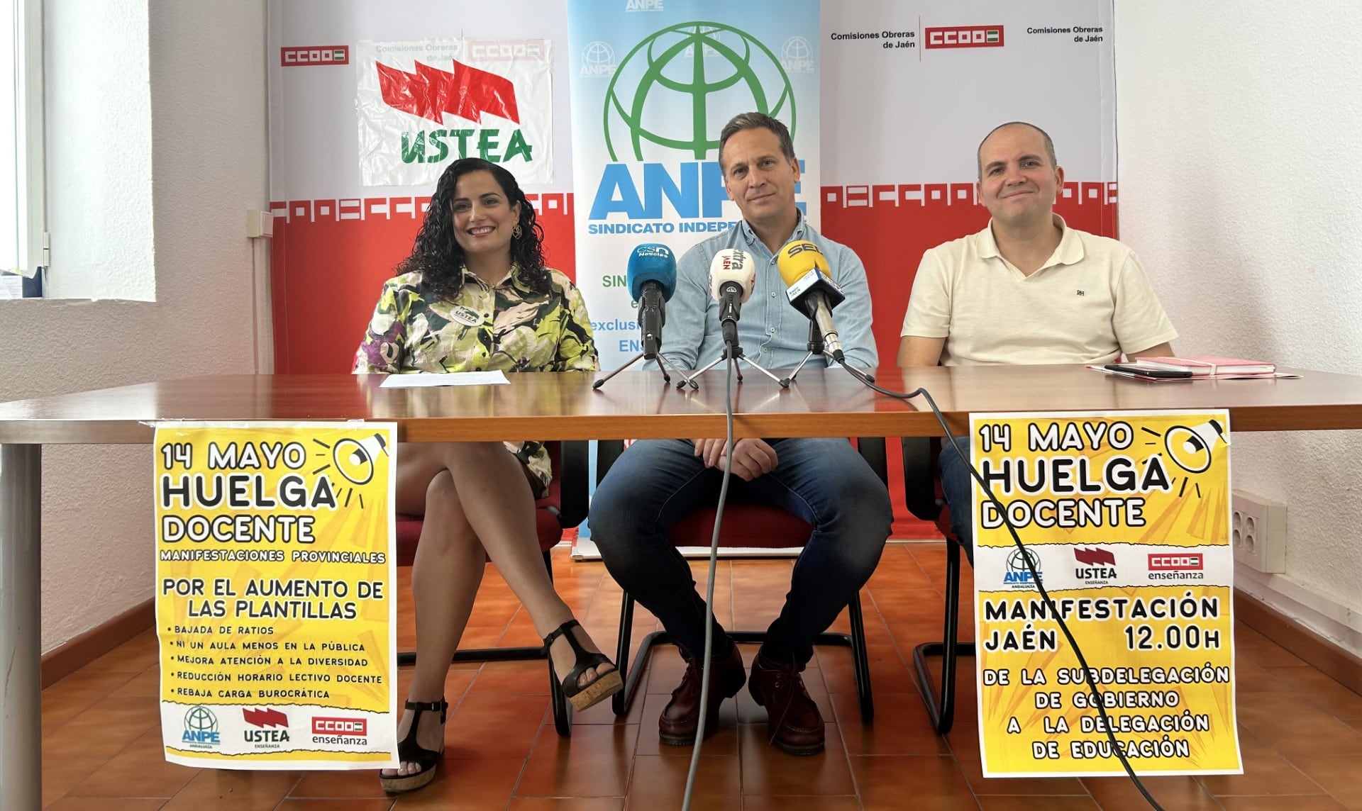 De izquierda a derecha, María Balboa (USTEA), Pepe Cuadrado (ANPE) y Javier Luque (CCOO).