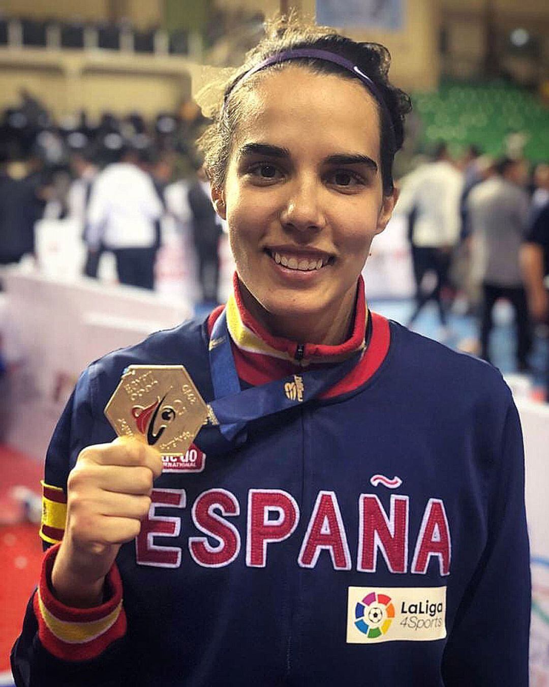 Marta Calvo posa con el oro obtenido en el open egipcio.