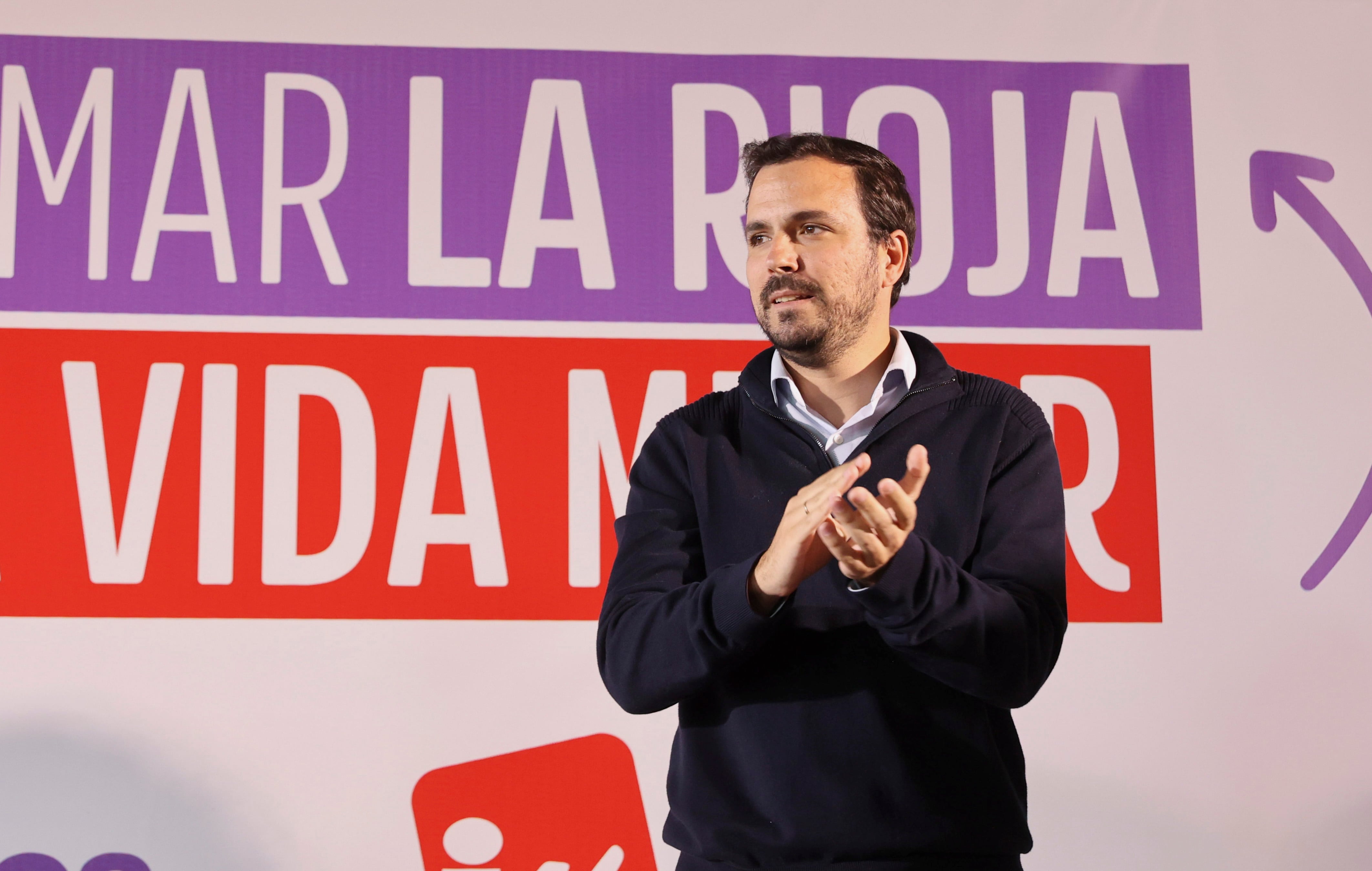 LOGROÑO, 13/05/2023.- El coordinador federal de IU y ministro de Consumo, Alberto Garzón, participa este sábado en Logroño en un acto electoral de Podemos-IU, en el segundo día de campaña, con el lema "Transformar La Rioja para una vida mejor".-EFE/Raquel Manzanares