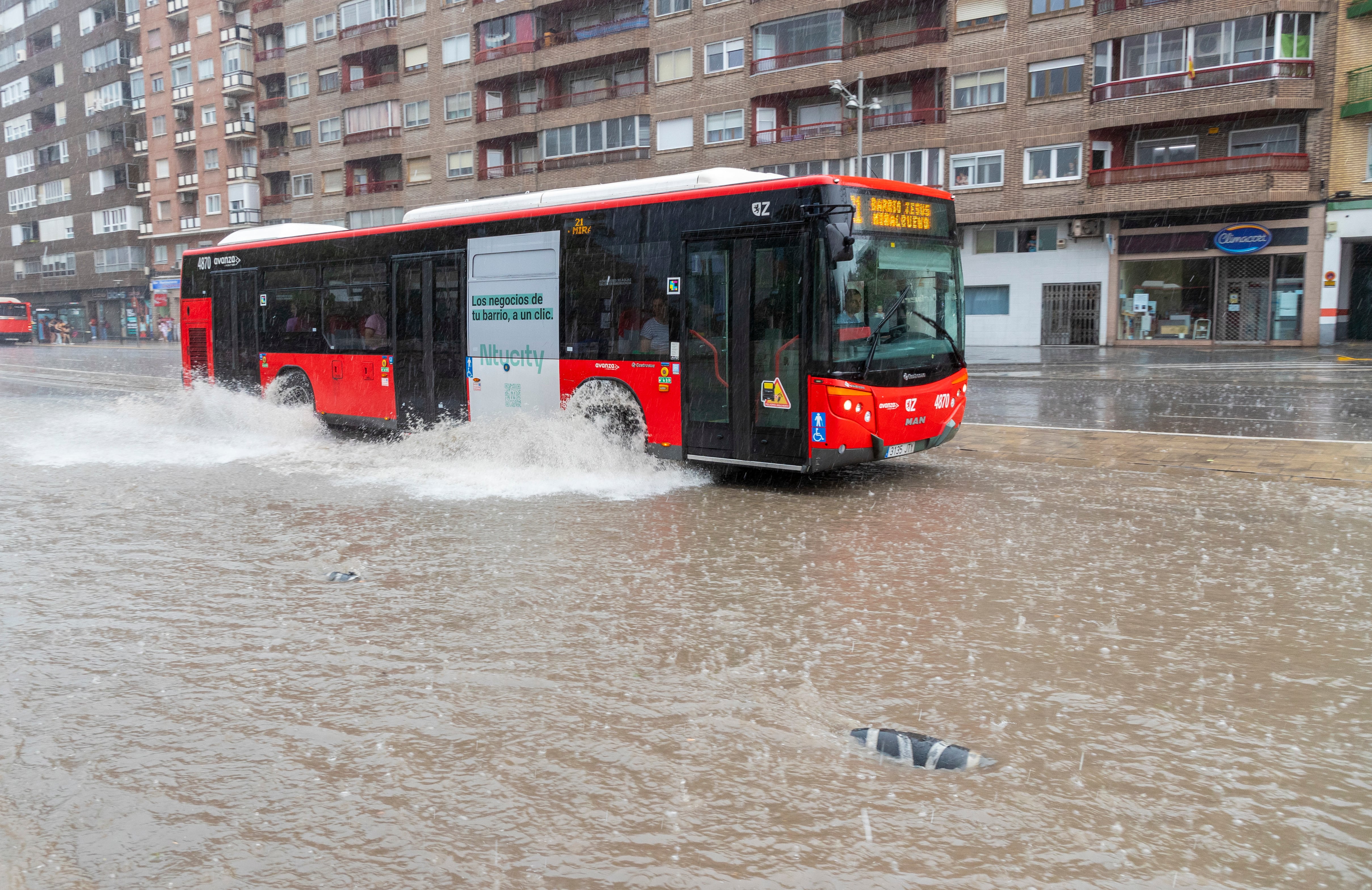 Vista de la tormenta caída este jueves en Zaragoza