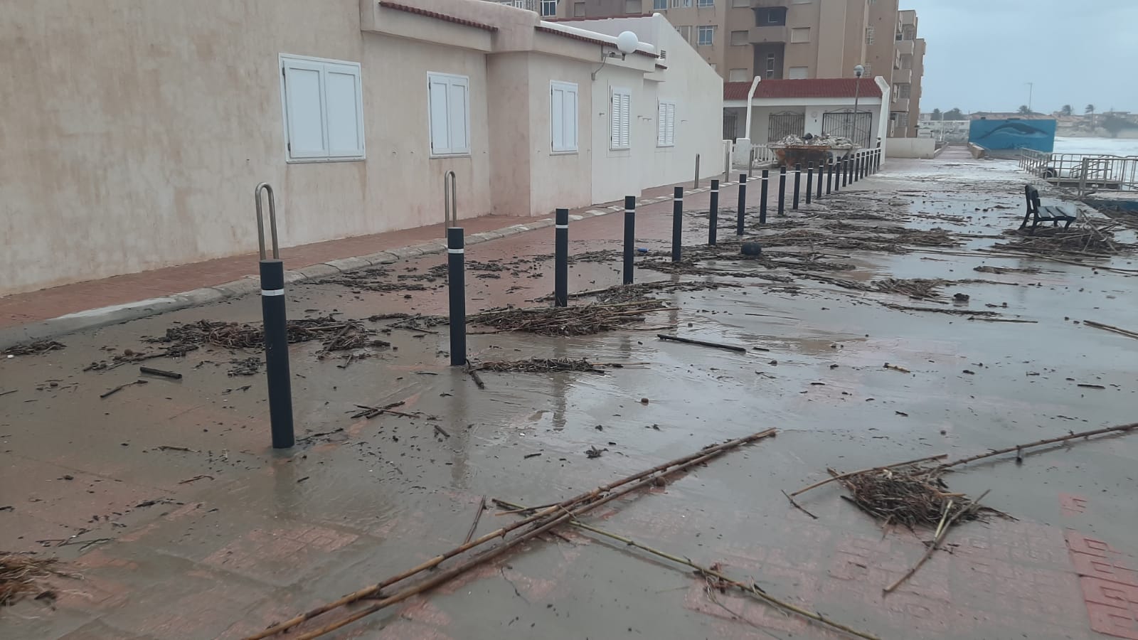 El temporal deja importantes daños en la costa de Cartagena