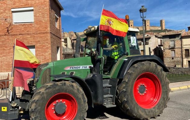 Ángel Luis en su tractor en una imagen de archivo de una manifestación de agricultores en Molina de Aragón (Guadalajara)