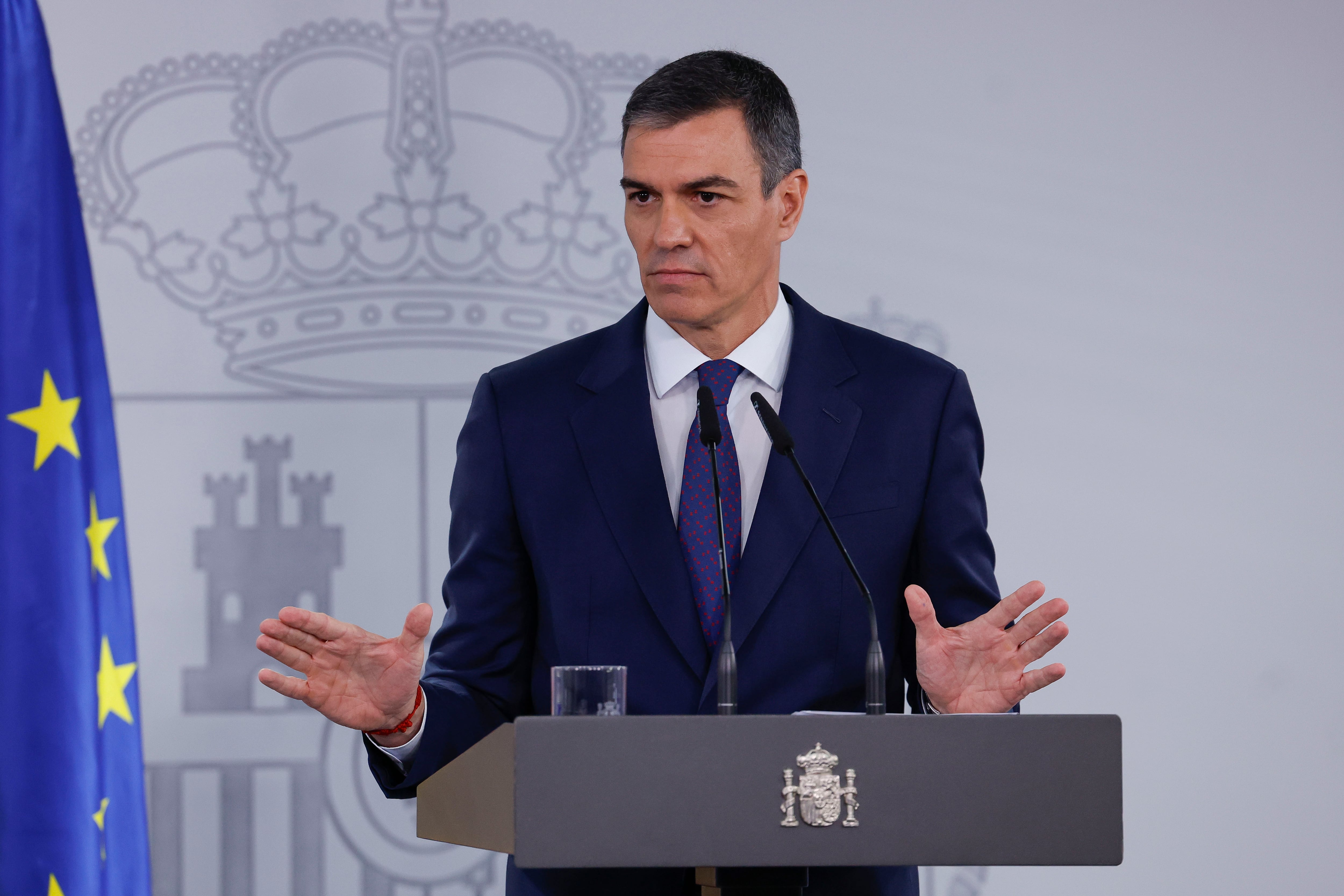 MADRID, 11/11/2024.- El presidente del Gobierno, Pedro Sánchez, comparece este lunes en rueda de prensa en el Palacio de la Moncloa, para informar de las nuevas medidas que aprueba el Consejo de Ministros para hacer frente a las consecuencias de la dana que afectó principalmente a la Comunitat Valenciana.EFE/ Javier Lizon
