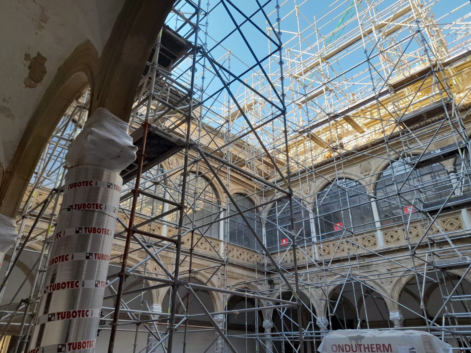 Interior del Palacio Vázquez de Molina durante los trabajos de rehabilitación