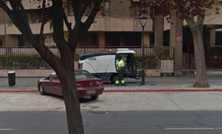 Los trabajadores del servicio de recogida de basura y limpieza viaria deciden este viernes si van o no a la huelga